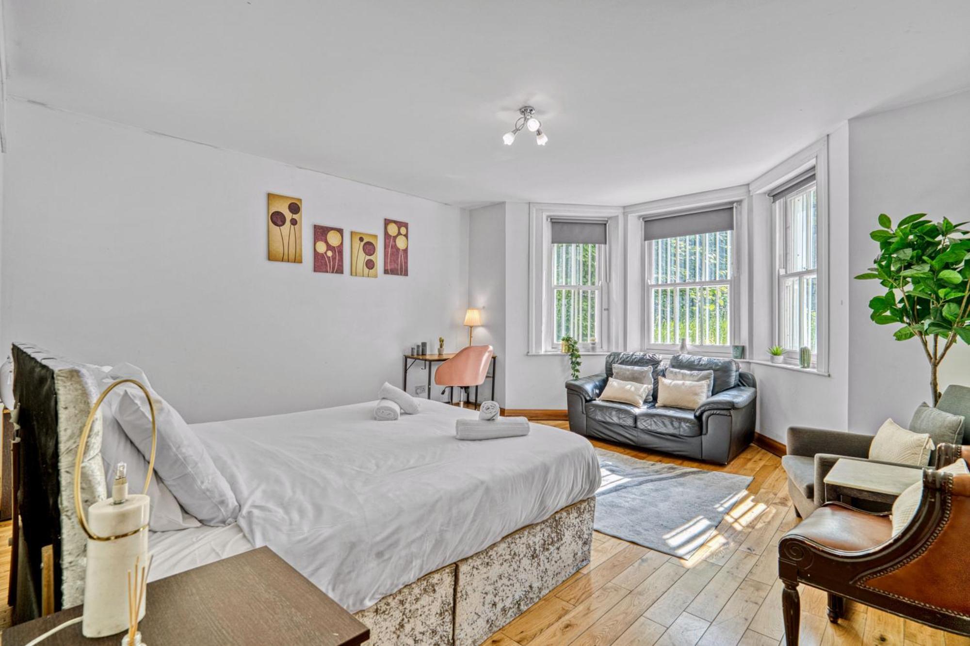 Holiday home Charming 3br By Redcliffe Gdns London