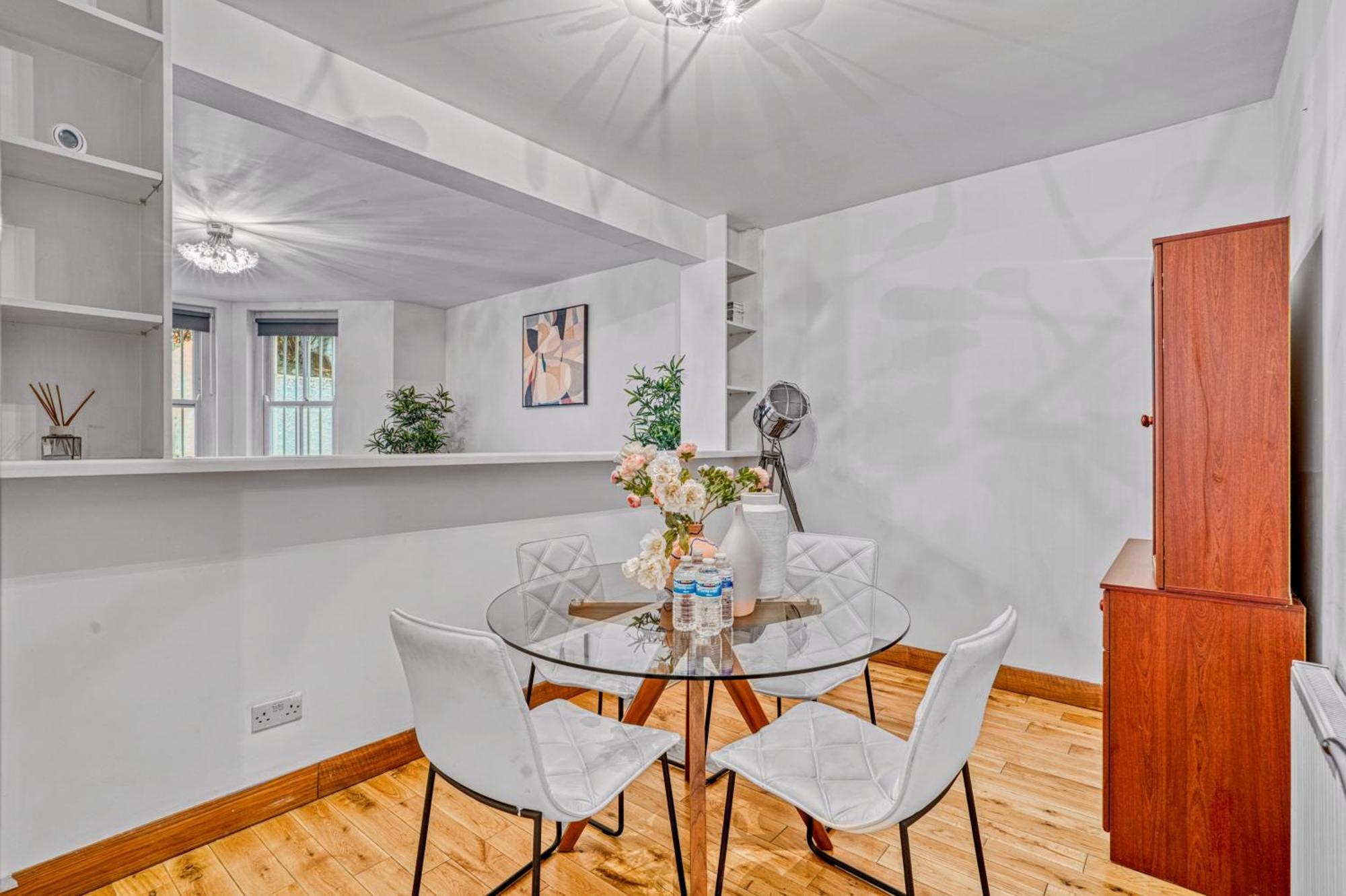 Charming 3br By Redcliffe Gdns London